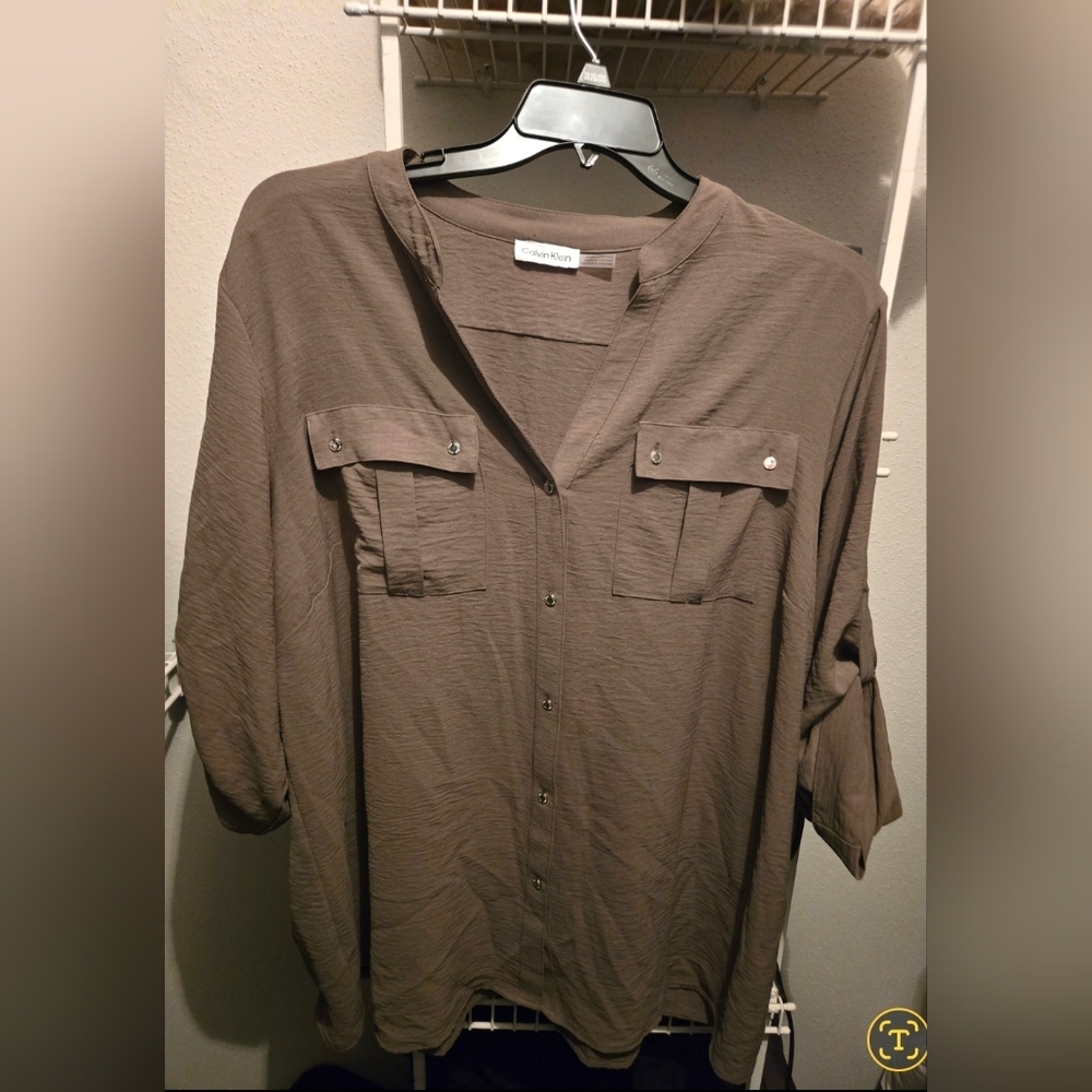 Calvin Klein Women's Plus Size (Size 18) Casual Button Down Shirt in Green